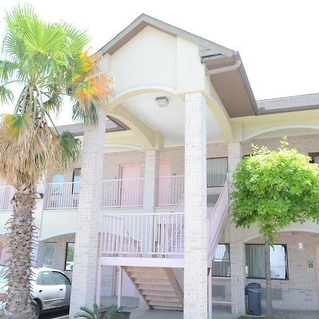 Louetta Texan Inn & Suites المظهر الخارجي الصورة