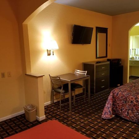Louetta Texan Inn & Suites المظهر الخارجي الصورة