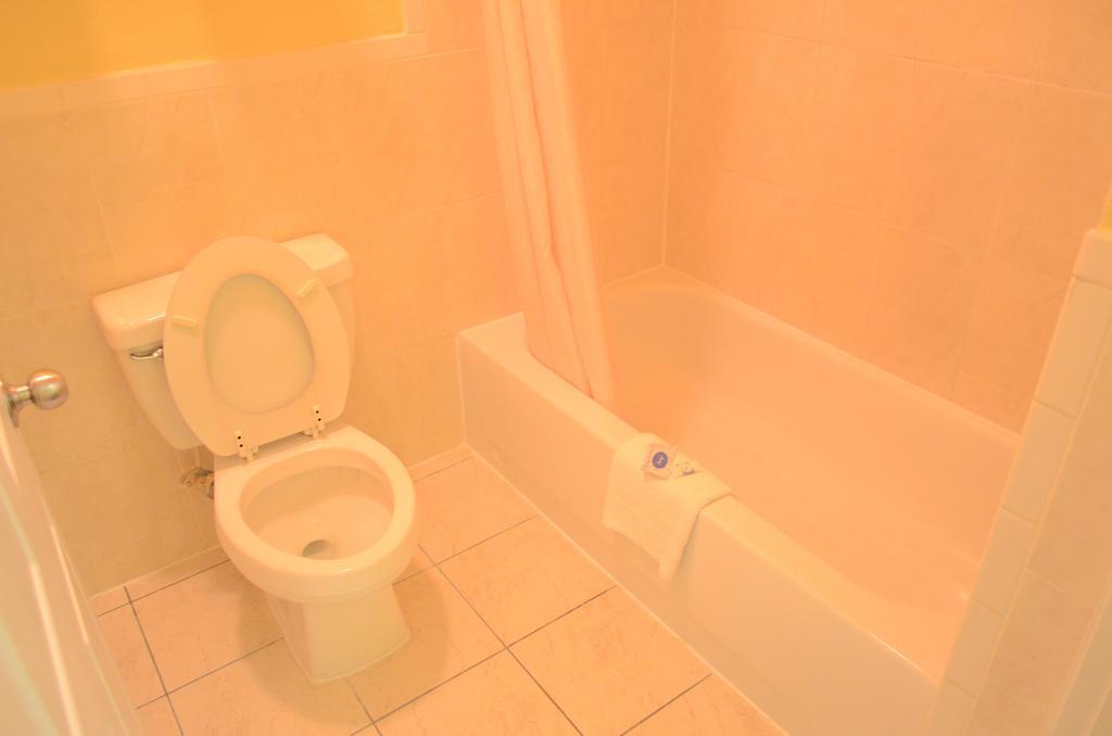 Louetta Texan Inn & Suites المظهر الخارجي الصورة
