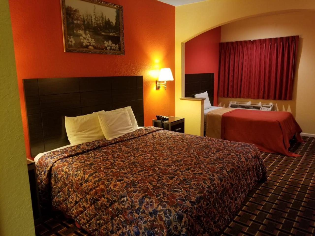 Louetta Texan Inn & Suites المظهر الخارجي الصورة