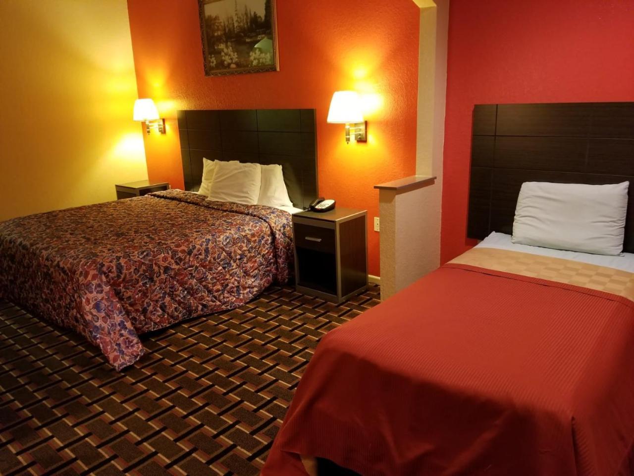 Louetta Texan Inn & Suites المظهر الخارجي الصورة