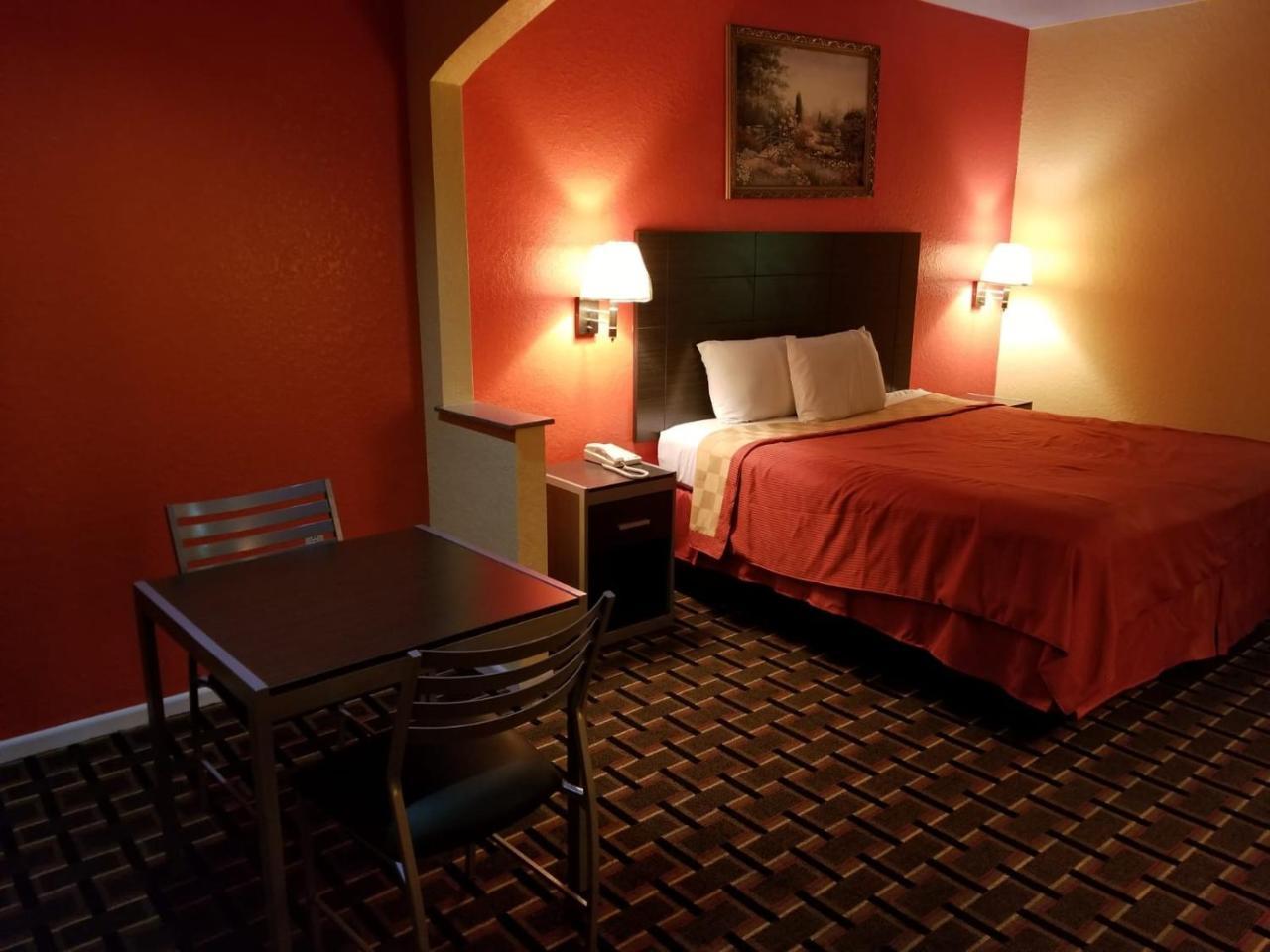 Louetta Texan Inn & Suites المظهر الخارجي الصورة